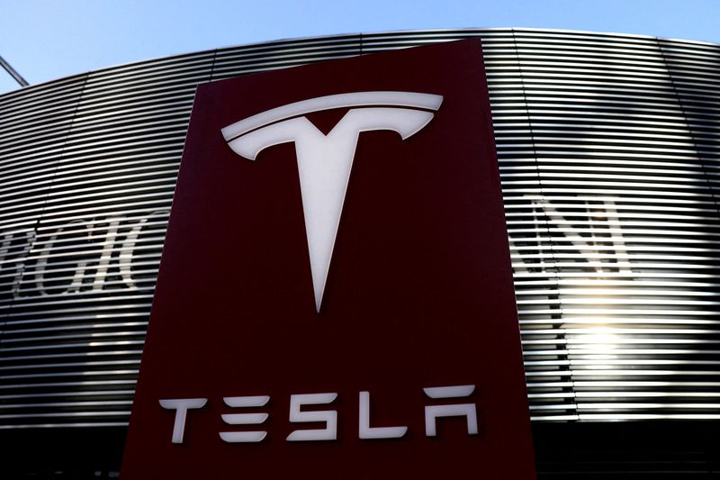 Tesla delays over $1 billion bond sale backed by auto leases - Bloomberg News