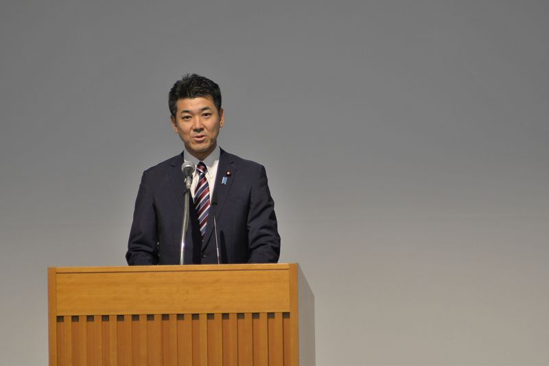 Japan's opposition head calls for BOJ governor who can steer stimulus exit