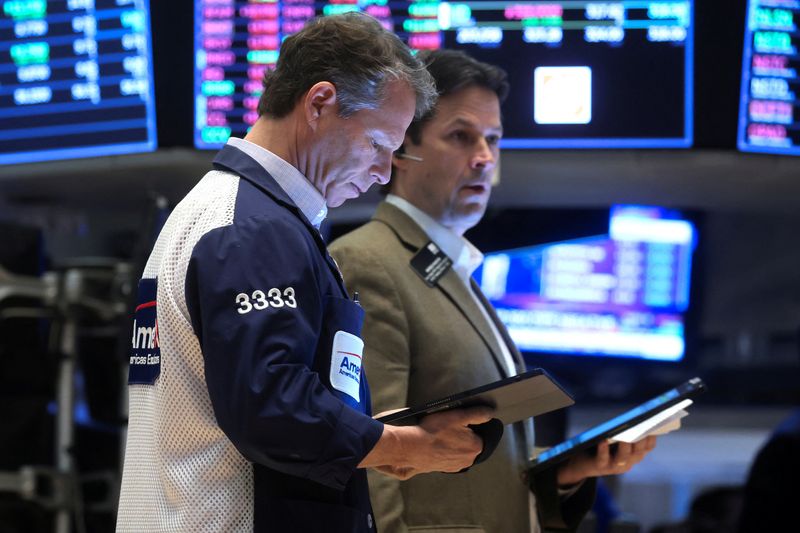 Global equities rise, gold falls after Russia avoids default