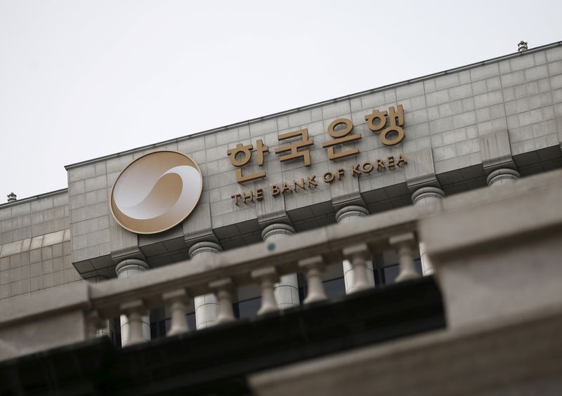 BOK chief reiterates need to further adjust rates as end of term nears