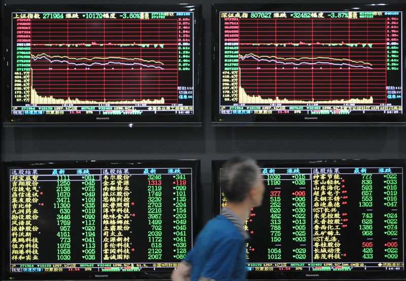 Investors dump emerging market funds on slowdown worries