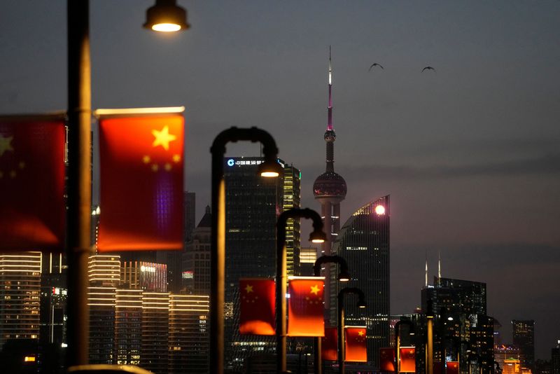 In China's Wall Street, bankers and traders sleep in offices to beat Shanghai COVID lockdown