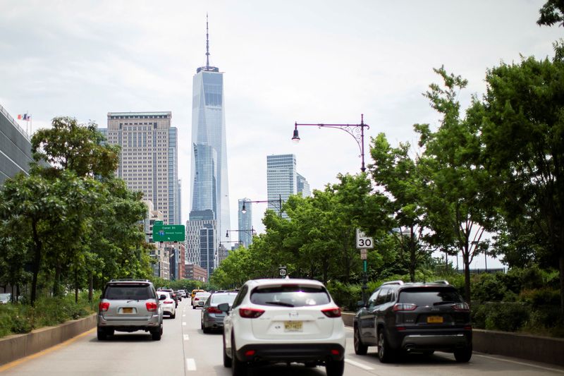 U.S. to unveil revised stricter fuel economy regulations on Friday
