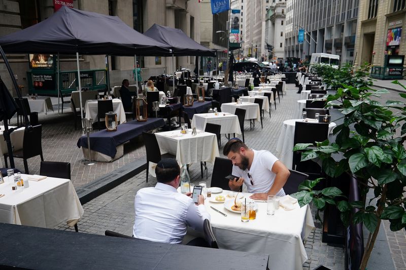 U.S. economic growth accelerates in fourth-quarter; corporate profits slow