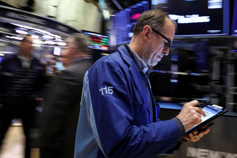 U.S. stocks, bonds flash diverging signals as volatile first quarter ends