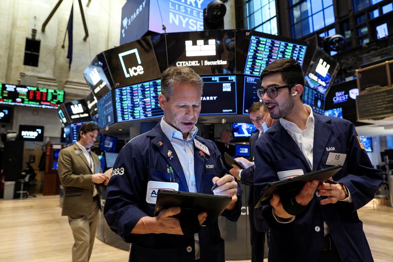 Equities see sizeable weekly inflows as BoFA warns of recession risks