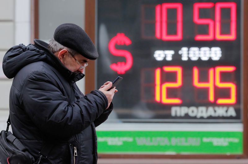 'Panicked' Russians withdrew $9.8 billion in FX from banks in March