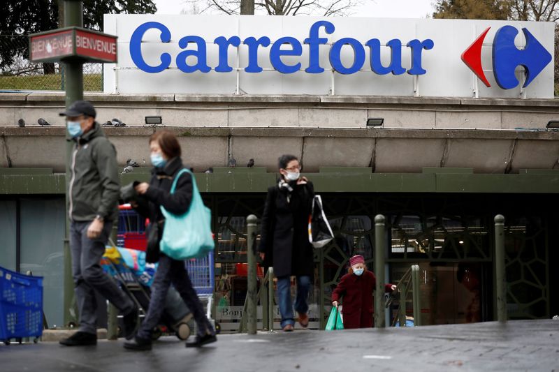 Carrefour shares fall as retailer's French Q1 sales disappoint