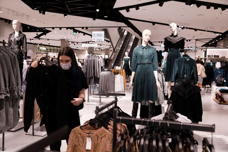 Polish fashion retailer LPP faces surplus products, challenging first-half 2022