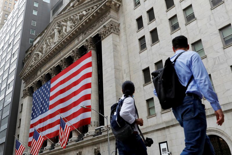U.S. equity funds post biggest weekly outflow in more than 4 months