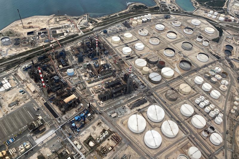 Oil settles up, rebounds on China's plans to support economy