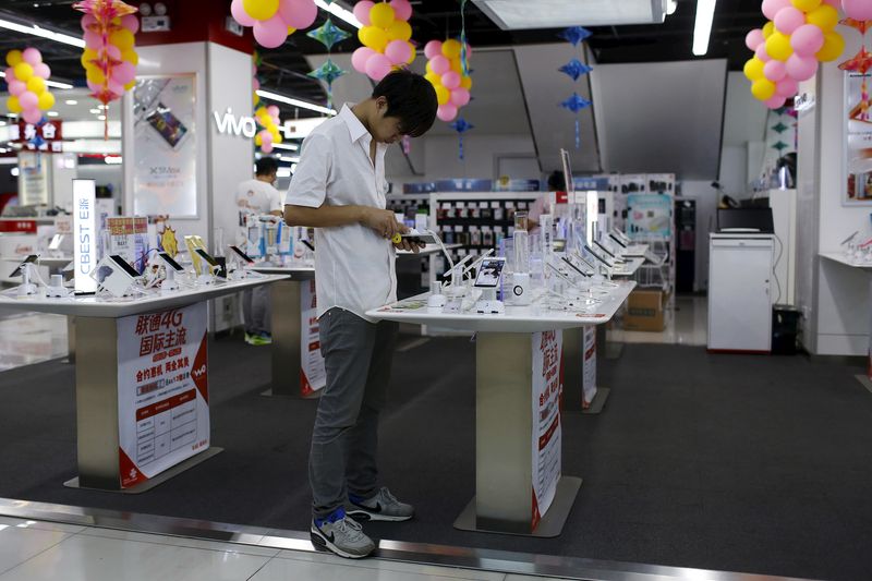 Honor sees gains as China smartphone sales drop 14% on year in Q1