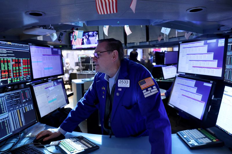 Uneven earnings season providing little fuel for volatile U.S. stock market