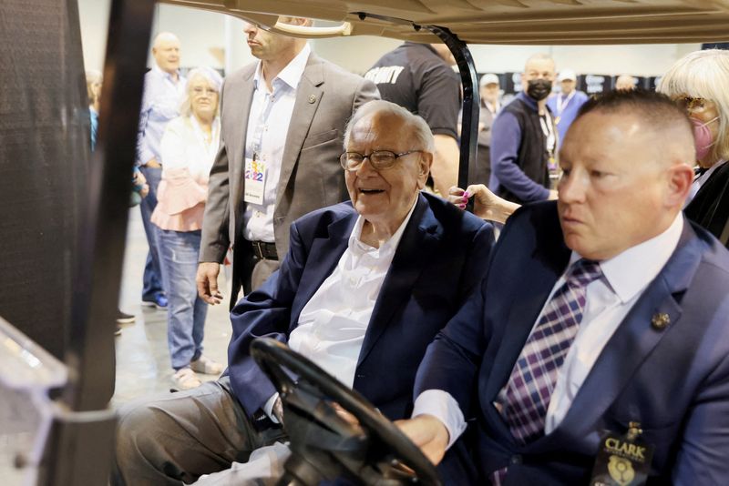 Berkshire shareholders look beyond Warren Buffett, Charlie Munger
