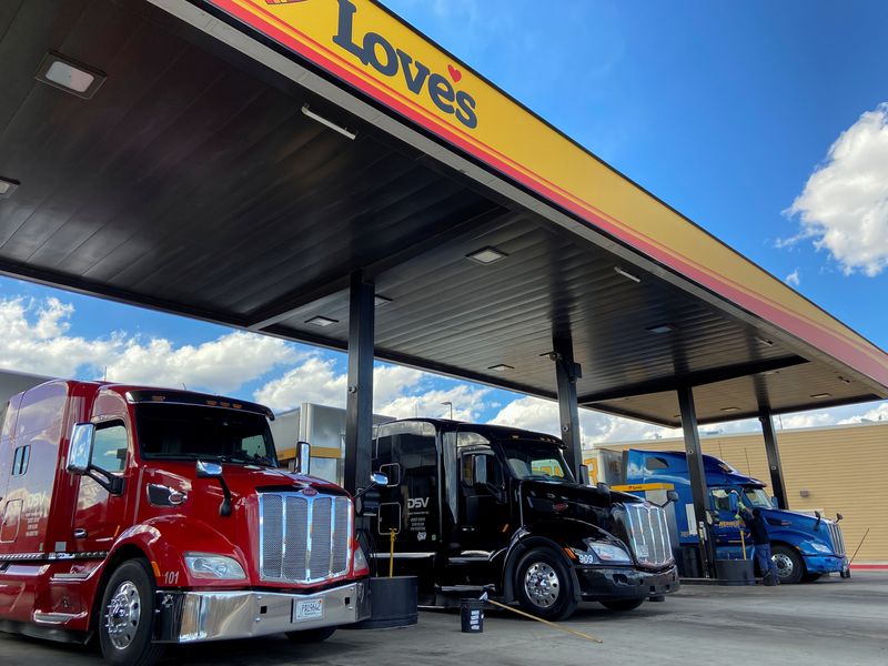 U.S. trucking downturn puts pressure on independent operators -Uber Freight