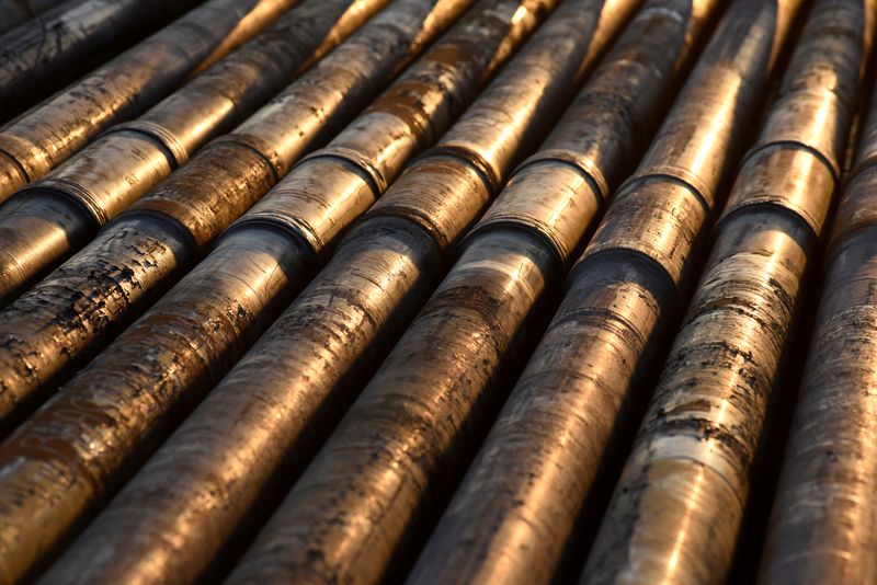 U.S. oil pipeline operators gear up for higher shale output