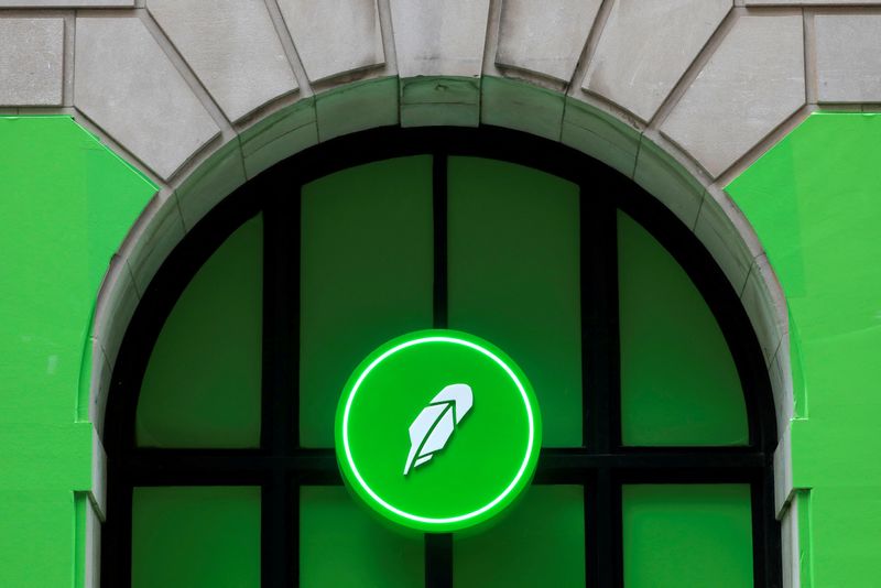 Crypto exchange FTX CEO reveals stake in trading app Robinhood