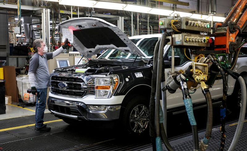 Motor vehicles boost U.S. business inventories in March