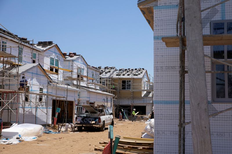 U.S. housing market cooling as building permits tumble, starts fall