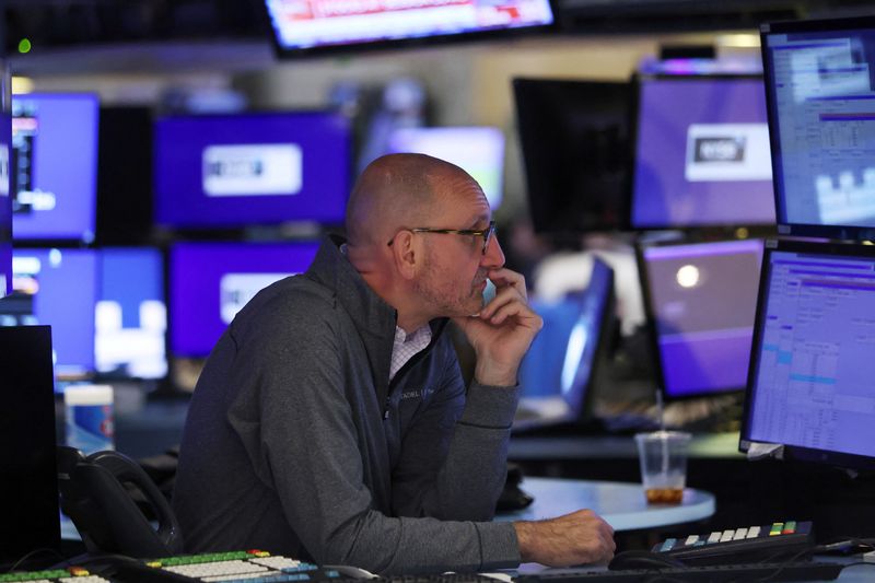 Wall Street ends sharply lower as Target and growth stocks sink