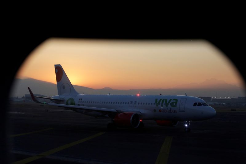 Facing govt pressure, Mexico's airlines return to forgotten airport