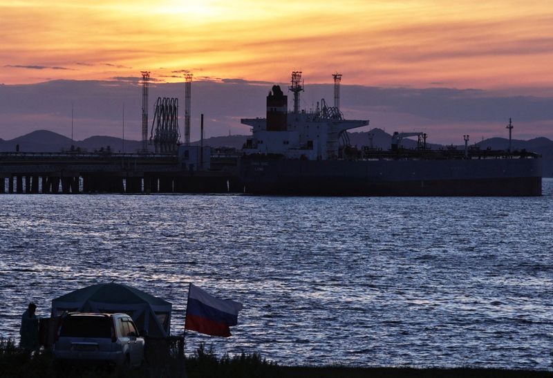 Oil prices settle higher on hopes of China demand rebound