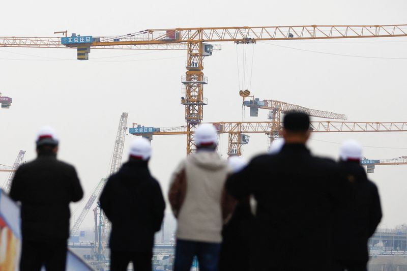 China's Q4 growth slows to 2.9% y/y, beats expectations