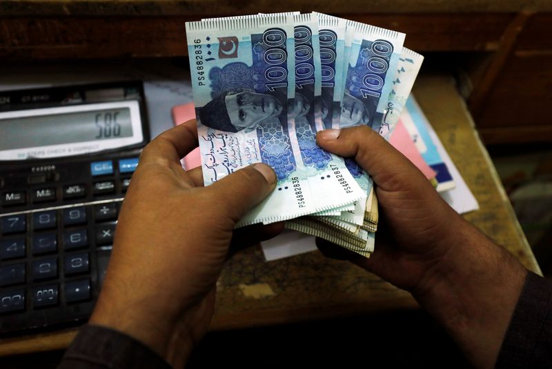 Pakistan cenbank raises key rate to rein in high inflation
