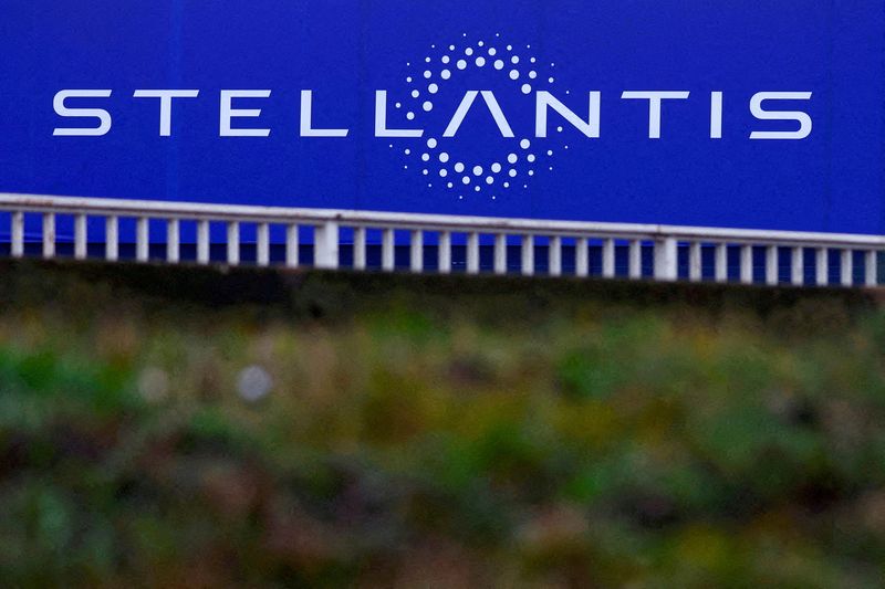 Stellantis recalls 76,000 plug-in hybrid minivans over engine issue