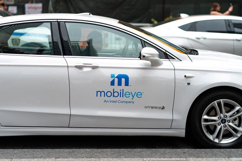 Mobileye expects smooth ride in 2023 as customers lap up autonomous tech
