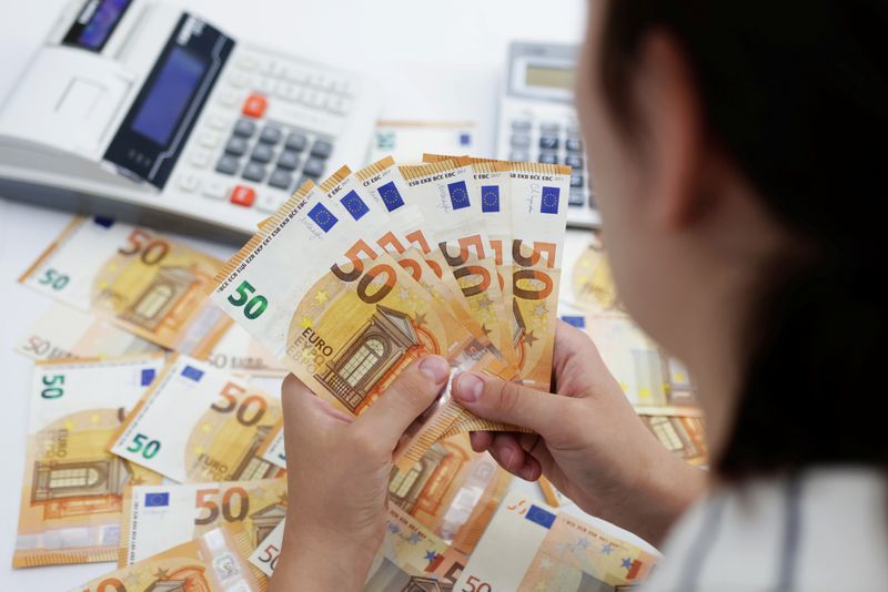 Euro zone lending growth tumbles as higher rates bite