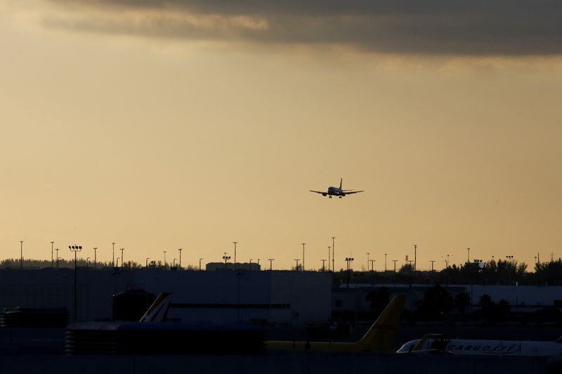 U.S. lawmakers focus on aviation safety after 2 near-miss crashes