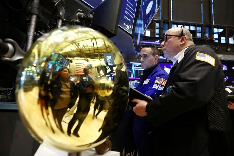 Analysis-Investors seek uncorrelated assets on worries volatility will return