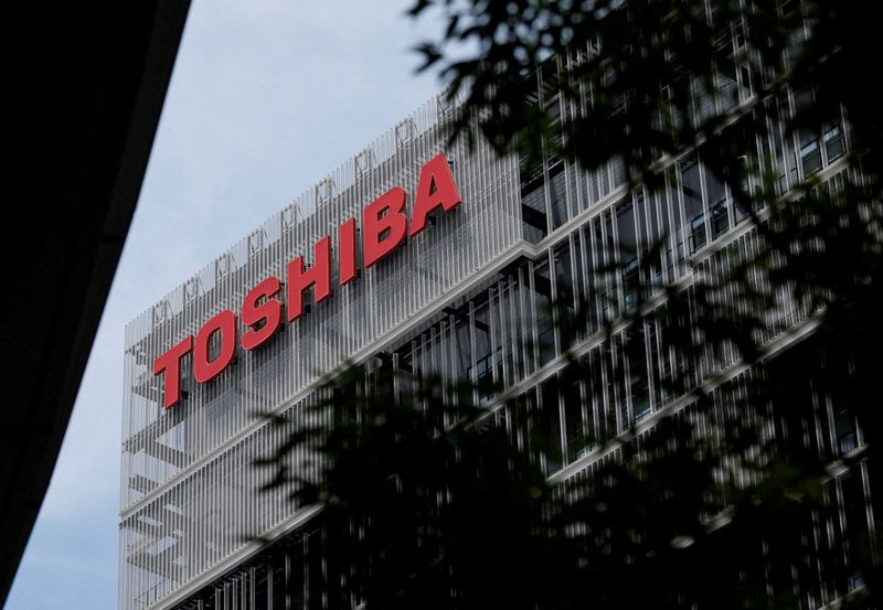 Toshiba warns on profit after Q3 slump; COO resigns over expenses