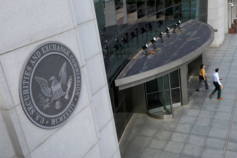 Wall St watchdog shortens time-frame for stock trades, proposes new investment adviser rules