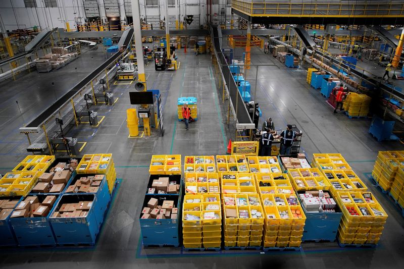 U.S. business inventories rise moderately