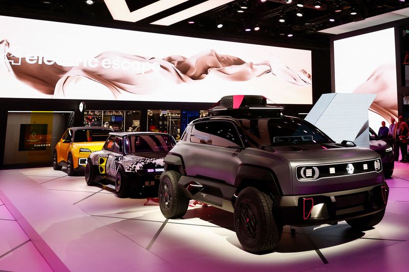 Renault restores dividends on improving outlook