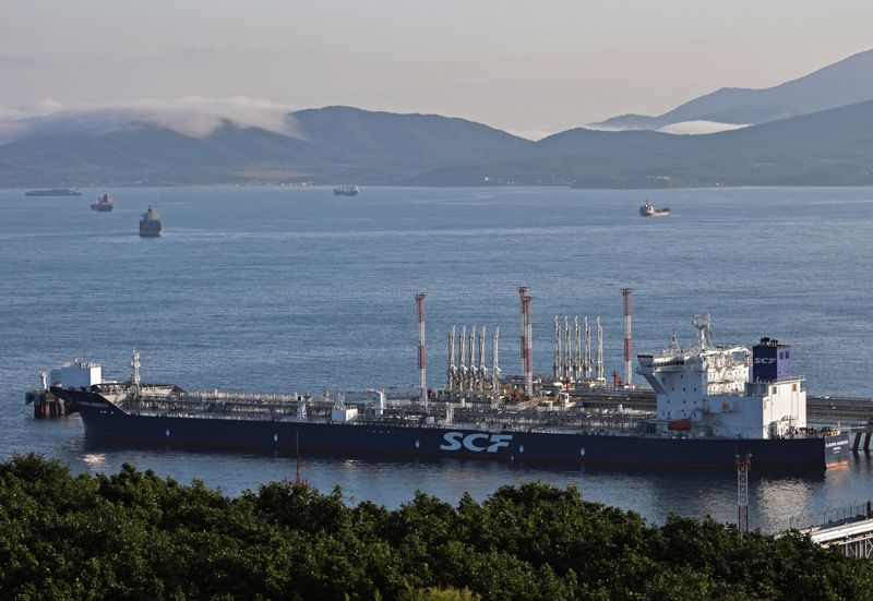 Oil rises 1% on China demand hopes and supply concerns