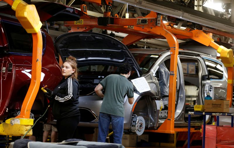 Canada December retail sales up 0.5% on autos, seen up 0.7% in January