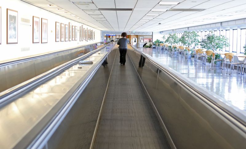 US awards nearly $1 billion to airports in infrastructure grants