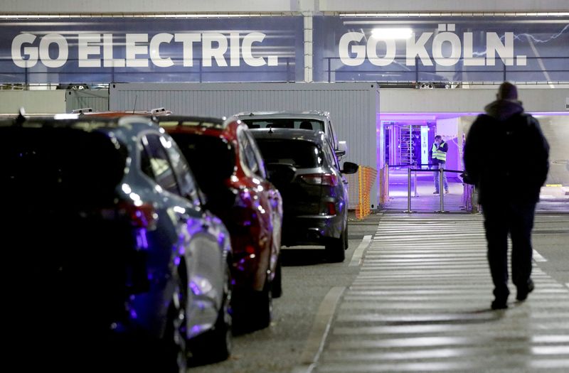 US Postal Service plans to buy 9,250 EV Ford delivery vehicles