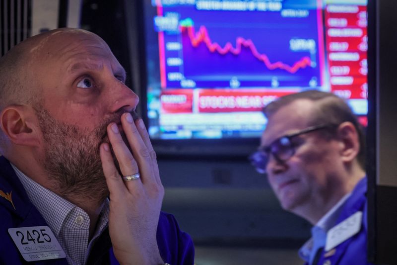 S&P 500 barely gains as investors eye upcoming jobs data, rate hikes