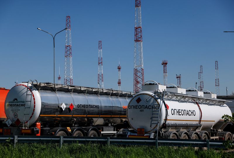 Barclays cuts 2023 oil price forecasts on resilient Russian output