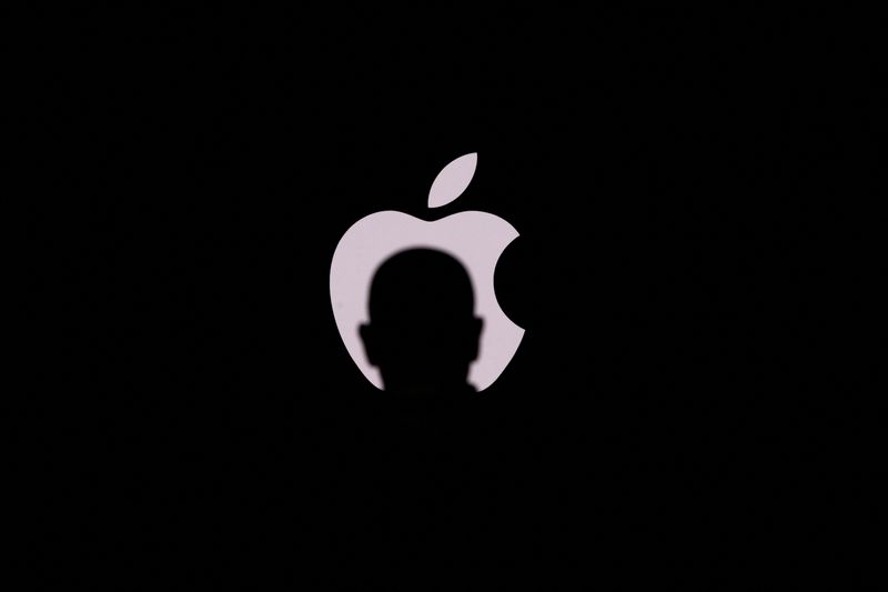 Apple backs new music startup