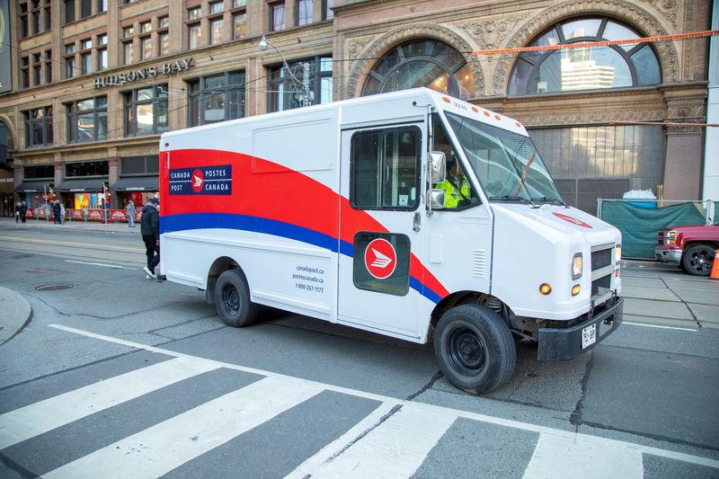 Canada's Purolator to invest C$1 billion to electrify fleet amid green transition