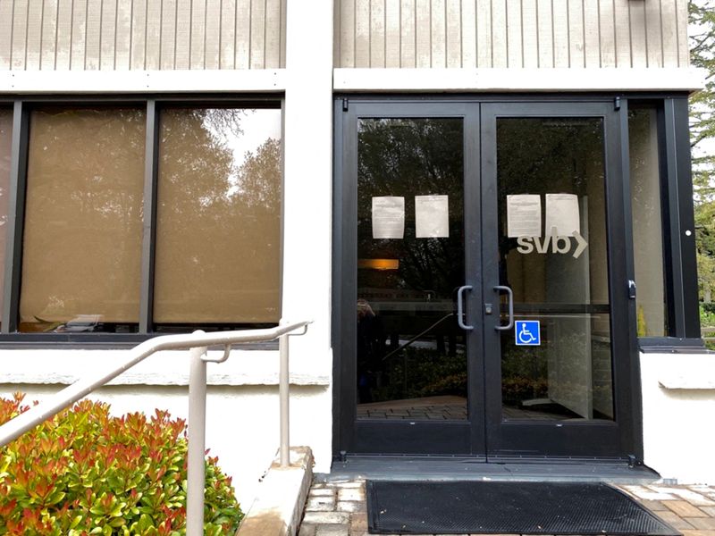 SVB shutdown sends shockwaves through Silicon Valley as CEOs race to make payroll