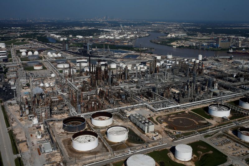 Union says Lyondell misled it about possible Houston refinery buyers -letter