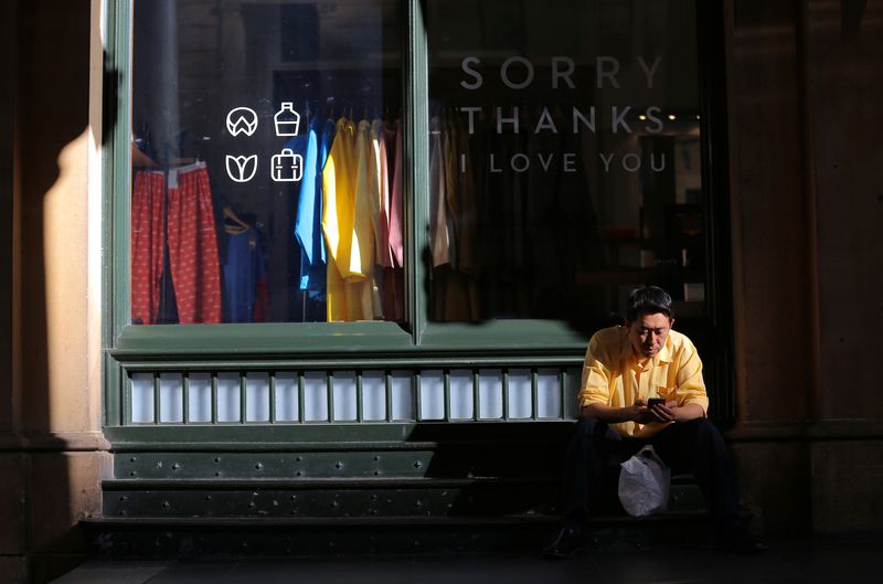 Australia consumer mood stuck in the doldrums in March