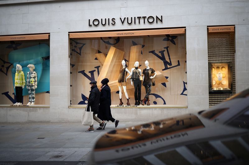 London fears losing luxury shoppers to Paris and Milan
