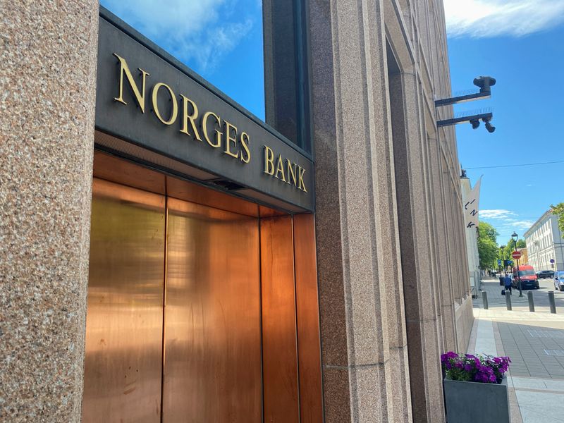 Norwegian companies see stable outlook, central bank survey shows